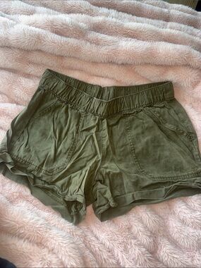 Old Navy Olive Green Elastic-Waist Pull-On Athletic Shorts